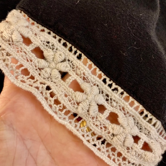 Filly Flair Black Keyhole Detail Top Lace Sleeve - Picture 2 of 8